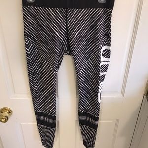 Black mid rise Aim’n full length leggings